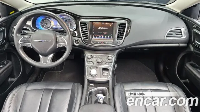 Chrysler 200 — интерьер