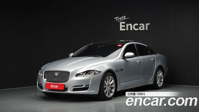 Jaguar XJ