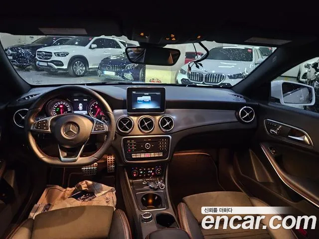 Mercedes-Benz CLA-класс — интерьер