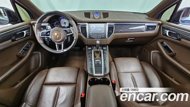Porsche Macan — интерьер