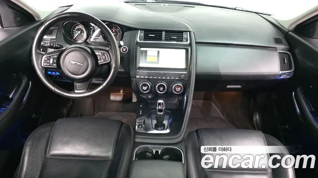 Jaguar E-Pace — интерьер