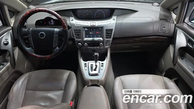 KG Mobility Korando — интерьер