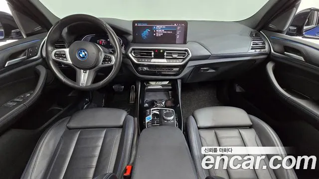 BMW iX3 — интерьер