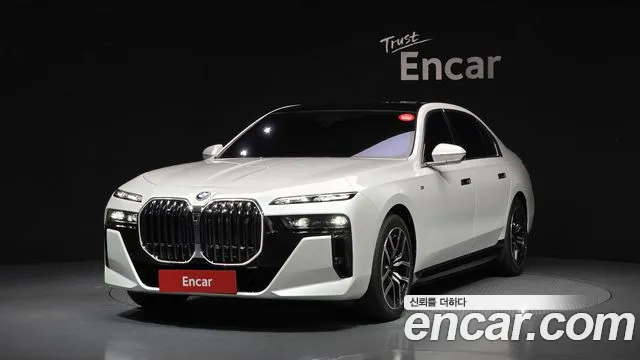 BMW i7