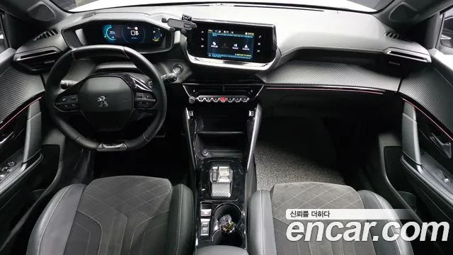 Peugeot 208 — интерьер