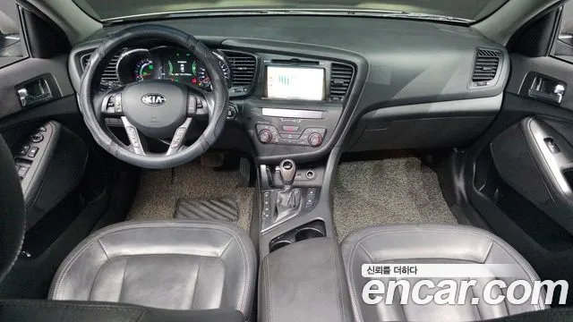 Kia K5 — интерьер
