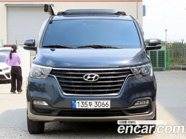 Hyundai Starex