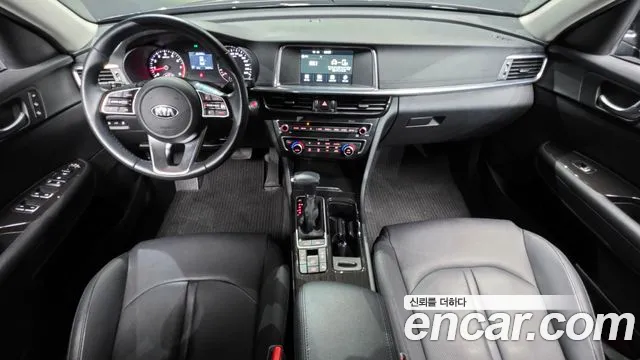 Kia K5 — интерьер