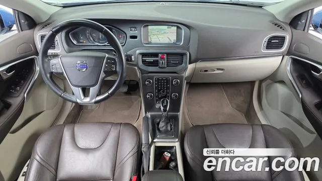 Volvo V40 — интерьер
