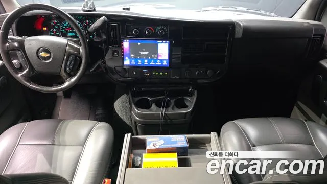 Chevrolet Express Van — интерьер