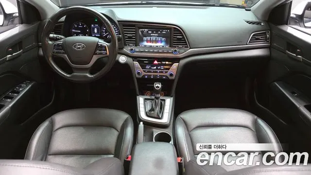 Hyundai Elantra — интерьер