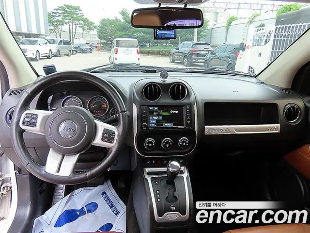 Jeep Compass — интерьер