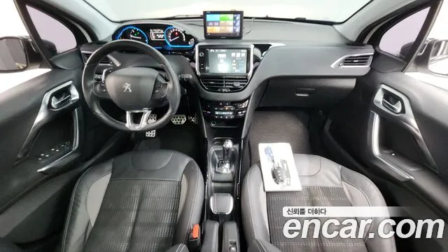 Peugeot 2008 — интерьер