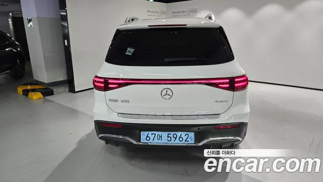 Mercedes-Benz EQB — интерьер