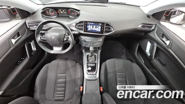 Peugeot 308 — интерьер