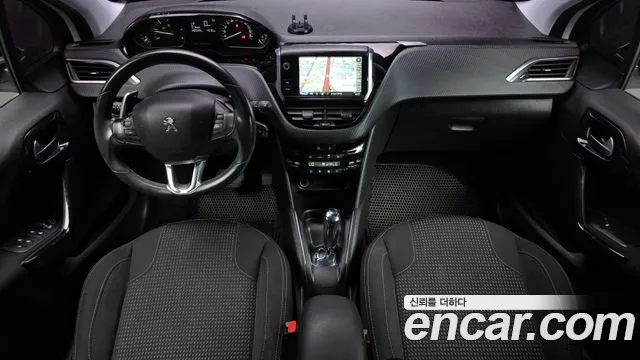 Peugeot 208 — интерьер