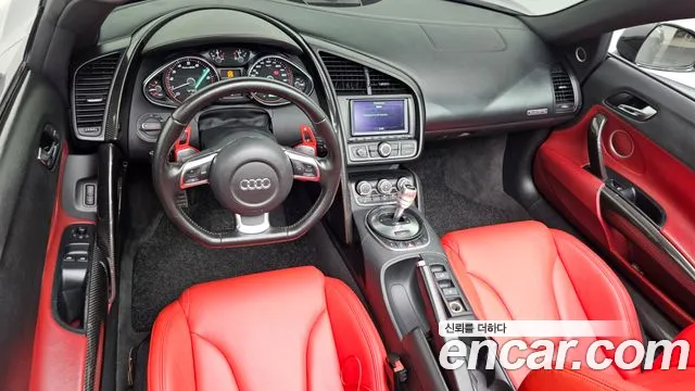 Audi R8 — интерьер