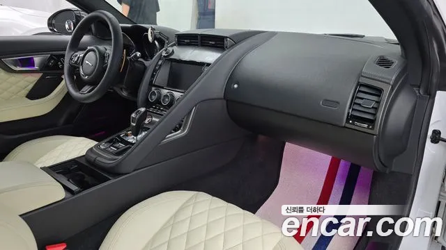 Jaguar F-Type — интерьер