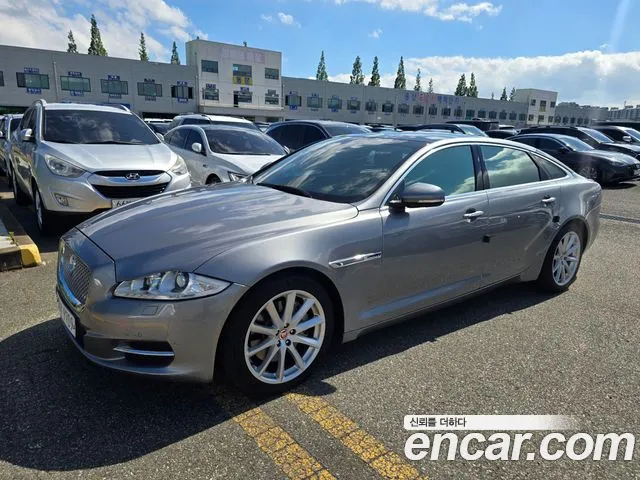 Jaguar XJ