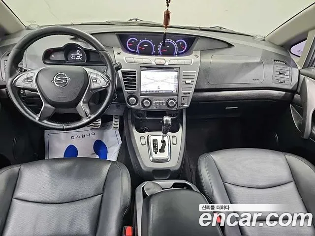 KG Mobility Korando — интерьер