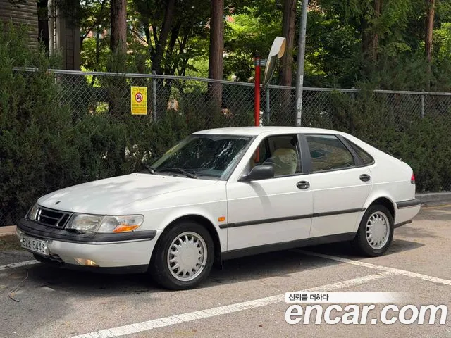 Saab 900