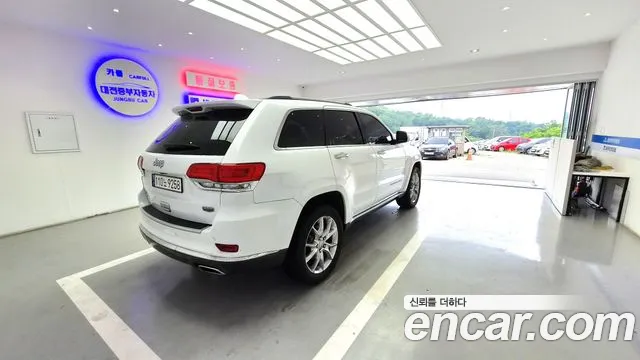 Jeep Cherokee — интерьер