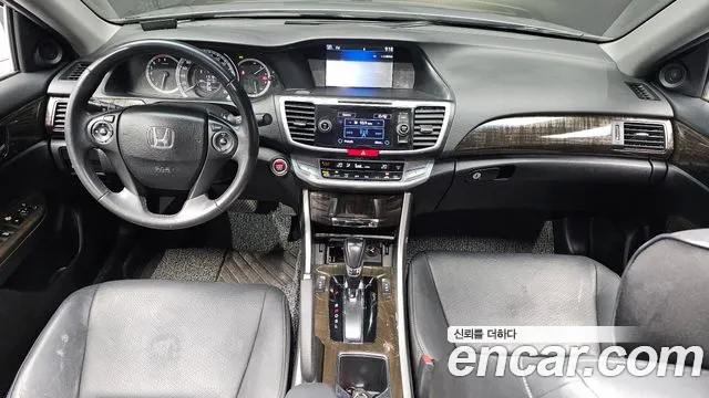 Honda Accord — интерьер