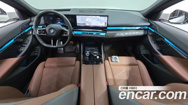 BMW i5 — интерьер