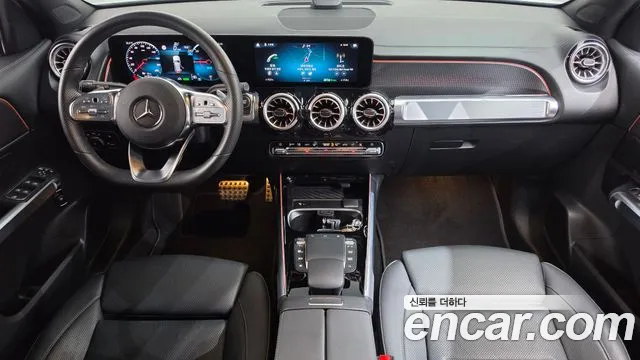 Mercedes-Benz EQB — интерьер