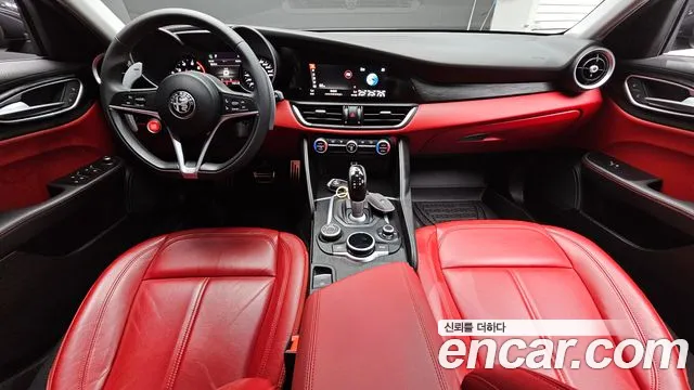 Alfa Romeo Giulia — интерьер