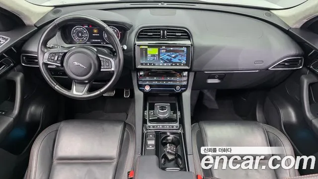 Jaguar F-Pace — интерьер