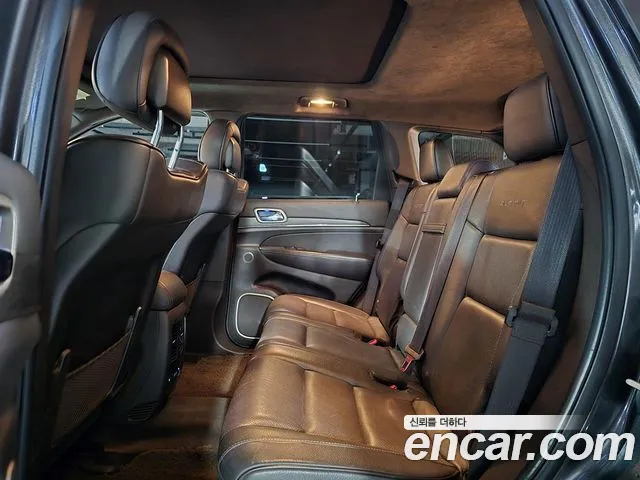 Jeep Cherokee — интерьер