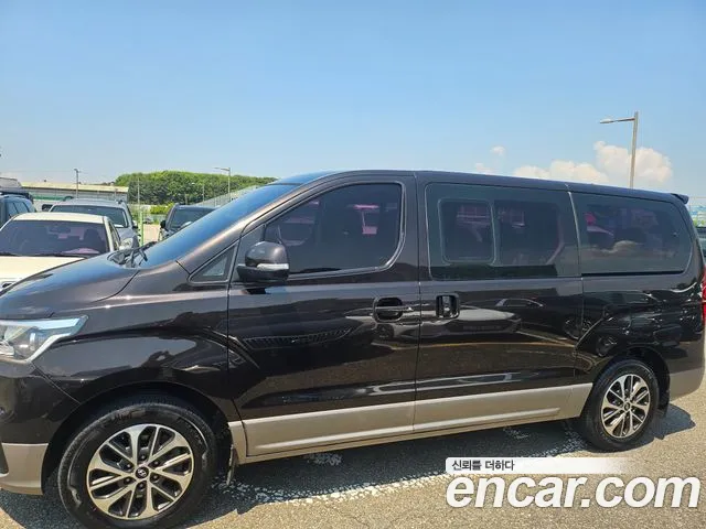 Hyundai Starex