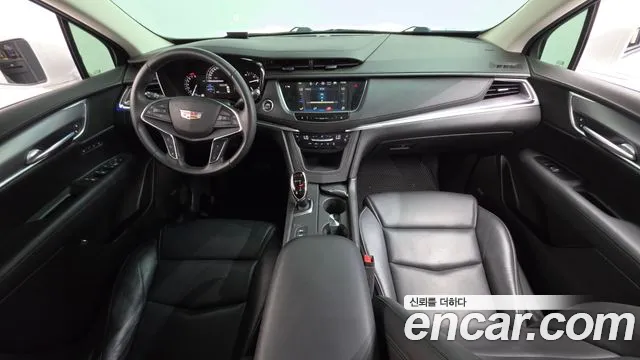 Cadillac XT5 — интерьер
