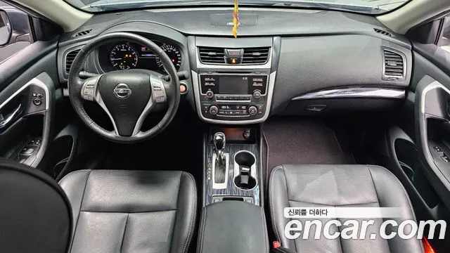 Nissan Altima — интерьер