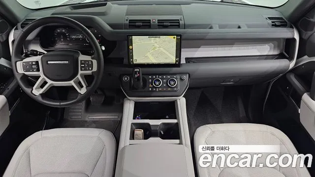 Land Rover Defender — интерьер