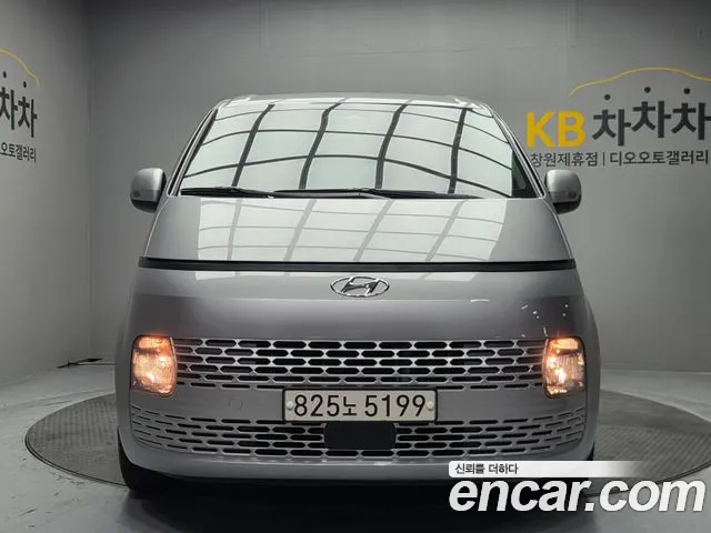 Hyundai Staria