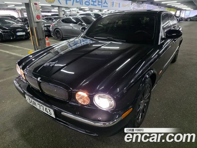 Jaguar XJ-8