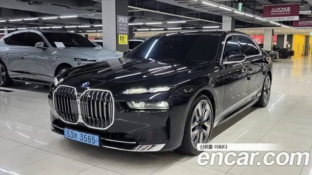 BMW i7