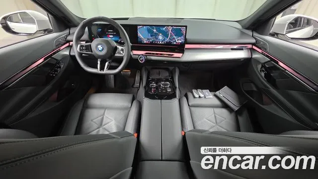 BMW i5 — интерьер