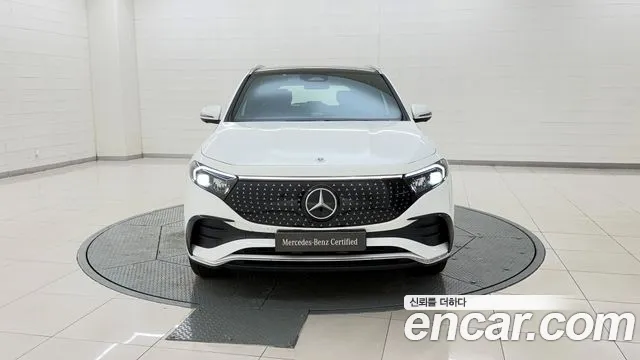 Mercedes-Benz EQA — интерьер