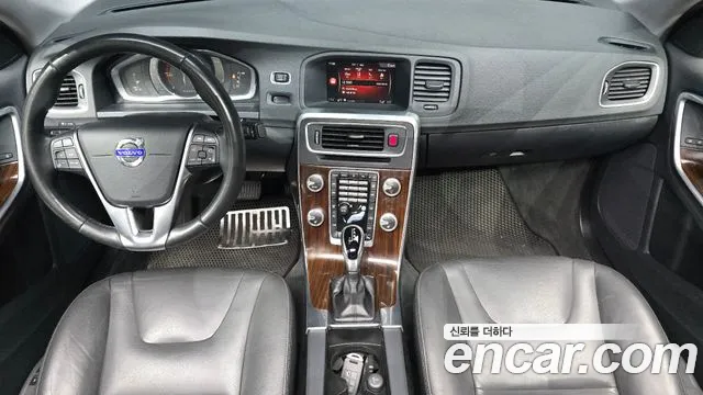 Volvo S60 — интерьер