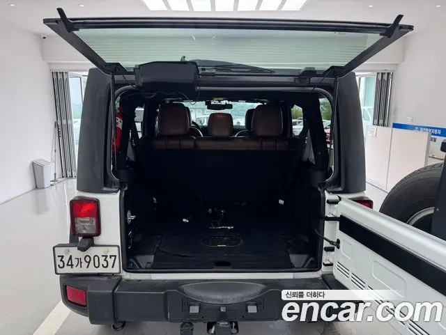 Jeep Wrangler — интерьер