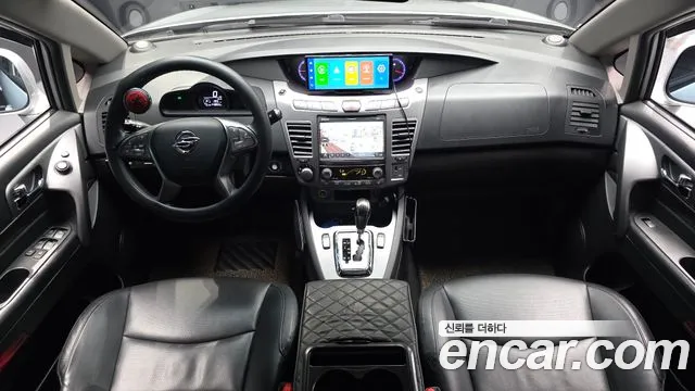 KG Mobility Korando — интерьер