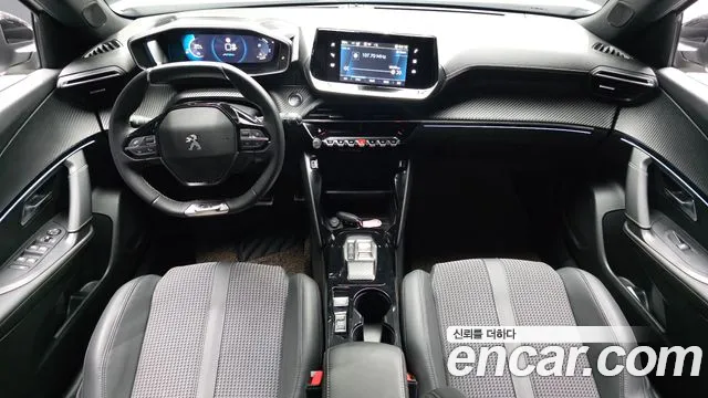 Peugeot 2008 — интерьер