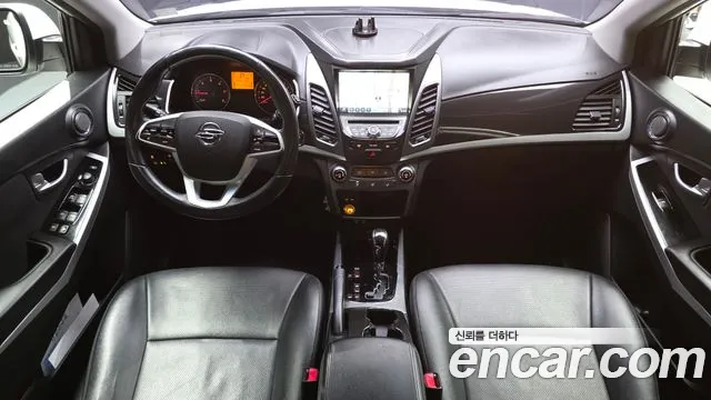 KG Mobility Korando — интерьер
