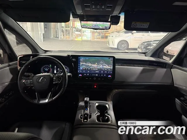 Lexus LM — интерьер