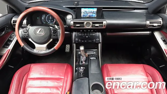 Lexus IS — интерьер