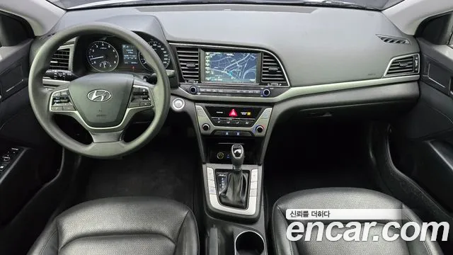 Hyundai Elantra — интерьер