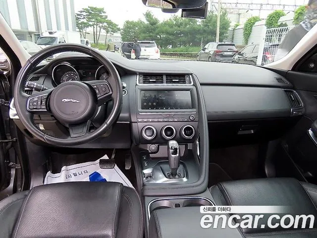 Jaguar E-Pace — интерьер
